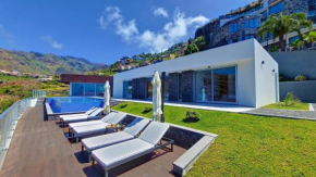 Villa Blue Horizon by LovelyStay